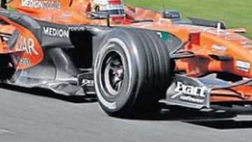 <b>SALTO DE CATEGORÍA. </b>Roldán Rodríguez tuvo su primer contacto con el Spyker la semana pasada en el circuito británico de Silverstone.