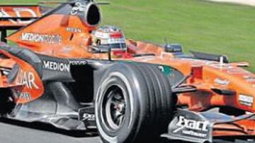 <b>SALTO DE CATEGORÍA. </b>Roldán Rodríguez tuvo su primer contacto con el Spyker la semana pasada en el circuito británico de Silverstone.