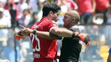 Jhonny Herrera sumó una nueva polémica con el arbitraje: pidió que Osses no le arbitre más a la U. Ya había tenido un "encontrón" con Jorge Osorio (en la foto).