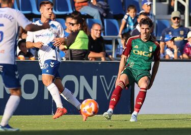 El lateral mantiene vivas las esperanzas de ascenso directo del Oviedo gracias a su gol ante el Tenerife. Un tanto en el que tuvo que actuar rápido, con un gran autopase, antes de marcar el gol de la victoria.