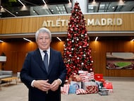 Enrique Cerezo posa en el estadio Metropolitano.