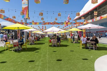 Gran ambiente en la fan zone del Metropolitano. 