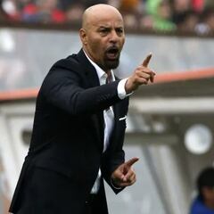 ‘Fantasma’ Figueroa reaparece con todo y pide el regreso de dos jugadores a la Roja