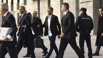 Neymar, a la salida de la Audiencia Nacional.