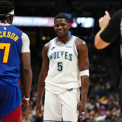 How are the Minnesota Timberwolves players coping with the potential sale of the team?