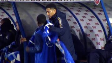 El gesto de Jude Bellingham con un recogebalones que se estaba congelando