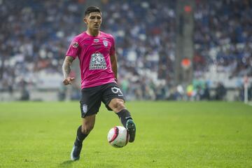 Sin lugar a dudas uno de los mejores la temporada pasada con Pachuca. Guzmán se afianzó rápidamente como el titular de los Tuzos y a pesar de su posición, terminó como el mejor goleador del conjunto hidalguense.