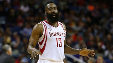 Con $46.6 millones de dólares, el integrante de los Houston Rockets tuvo un incremento de $10 mdd para la temporada 2016-2017 que lo colocó dentro de esta lista. Beats, Foot Locker, BodyArmor y unas cuantas empresas más lo patrocinan.