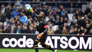 Marseille&#039;s French goalkeeper Steve Mandanda passes the ball during the French L1 football match between Olympique de Marseille (OM) and Brest at the Orange Velodrome stadium in Marseille, southeastern France, on November 29, 2019. - man (Photo by GE