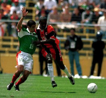 Elcock es uno de los grandes enemigos de todo México, y mejor recordado por haber lesionado a uno de los grandes ídolos del Tri, Cuauhtémoc Blanco. Esto ocurrió el 8 de octubre del 2000, aunque al final México se llevó el triunfo 7-0.