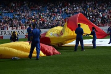 Homenaje al Atlético Aviación, denominación del Atlético de Madrid entre 1939 y 1947, de cuya fundación se cumplen 75 años. 
