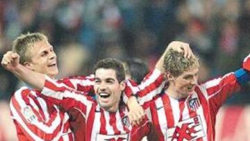 <b>SOCIEDAD. </b>(De izquierda a derecha en la foto) Gronkjaer, Antonio López y Torres encarnan el mayor peligro del Atlético. Los rojiblancos dependen en ataque de su entendimiento.