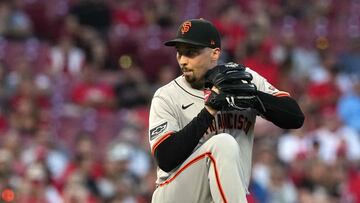 CINCINNATI, OHIO - AUGUST 02: Blake Snell #7 of the San Francisco Giants pitches during the first inning against the Cincinnati Reds at Great American Ball Park on August 02, 2024 in Cincinnati, Ohio. Jason Mowry/Getty Images/AFP (Photo by Jason Mowry / GETTY IMAGES NORTH AMERICA / Getty Images via AFP)