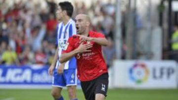 Pablo Infante celebra el gol de la victoria del Mirand&eacute;s contra la Ponferradina.