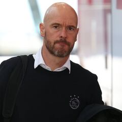 Davinson se quedaría en Tottenham si llega Ten Hag