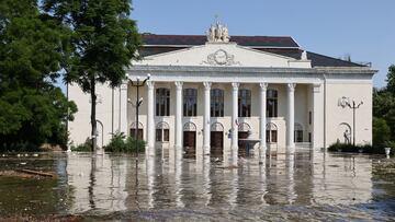 A view shows the House of Culture on a flooded street in Nova Kakhovka after the nearby dam was breached in the course of Russia-Ukraine conflict, in the Kherson Region, Russian-controlled Ukraine, June 6, 2023. Alexey Konovalov/TASS/Handout via REUTERS ATTENTION EDITORS - THIS IMAGE WAS PROVIDED BY A THIRD PARTY. NO RESALES. NO ARCHIVES. MANDATORY CREDIT. SOUTH KOREA OUT. NO COMMERCIAL OR EDITORIAL SALES IN SOUTH KOREA. SWITZERLAND OUT. NO COMMERCIAL OR EDITORIAL SALES IN SWITZERLAND.