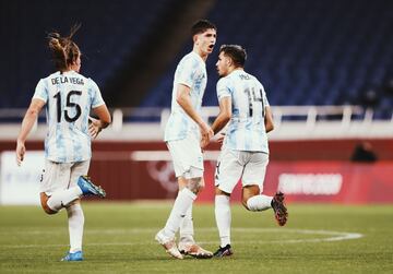 España 1-1 Argentina | Tomás Belmonte remató en un córner y puso el empate en el marcador. 