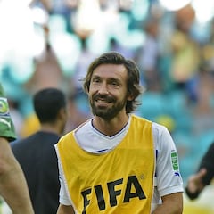 Bendtner: "Encontré a 10 o 12 jugadores fumando en el baño"