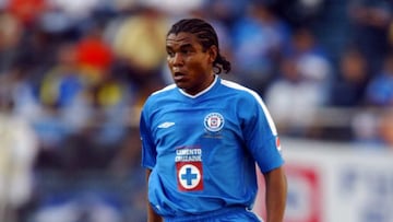 Melvin Brown durante un partido de Cruz Azul