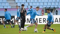 L&ouml;w, junto a Kroos, en un entrenamiento de la selecci&oacute;n alemana.