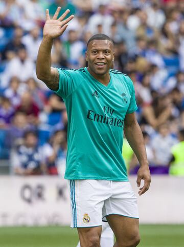 Julio Baptista. 