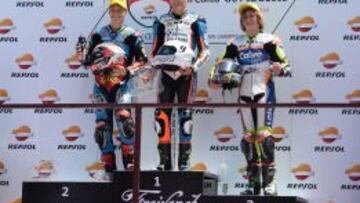 Jorge Navarro celebrando su primer puesto en la carrera de Albacete en Moto3 del FIM CEV Repsol.