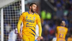 Andr&eacute; Pierrer Gignac durante un partido con Tigres