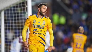 André Pierrer Gignac durante un partido con Tigres