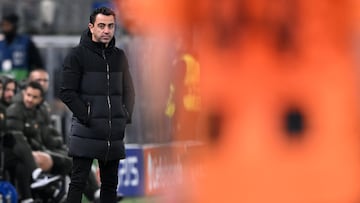 Hamburg (Germany), 07/11/2023.- Barcelona's head coach Xavi Hernandez reacts during the UEFA Champions League Group H soccer match between Shakhtar Donetsk and FC Barcelona in Hamburg, Germany, 07 November 2023. (Liga de Campeones, Alemania, Hamburgo) EFE/EPA/FILIP SINGER
