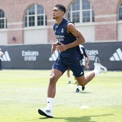 Mimos a Bellingham, Valverde y Güler tras el primer partido