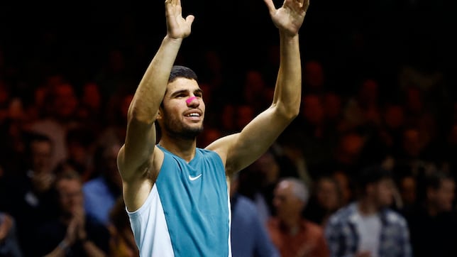 Carlos Alcaraz conquista su primer título en pista cubierta