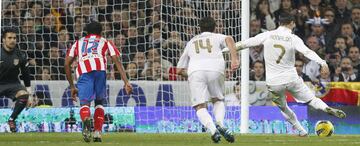26 de noviembre de 2011. Partido de LaLiga entre el Real Madrid y el Atlético de Madrid en el Bernabéu (4-1). Cristiano Ronaldo marcó el 1-1 de penalti. 
 