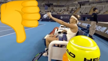 Como Verdasco o mucho peor: el gesto de desprecio de Sabalenka a un recogepelotas