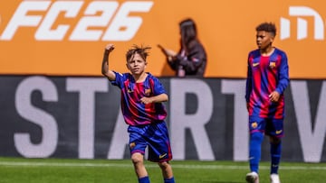 Hugo, el pequeño Iniesta, hijo de Apoño