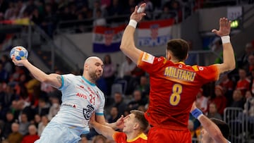 El español Joan Cañellas durante el partido contra Rumanía.