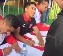 Allende participó en firma de autógrafos a hinchas de Necaxa
