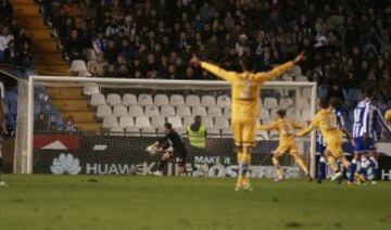 0-1. Darder celebra el primer tanto.