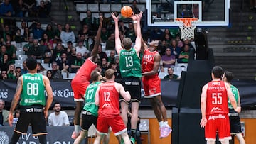 El Manresa se impuso en Badalona pese a la reacción final de la Penya.