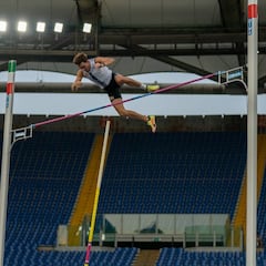 Duplantis vuela alto en Roma: bate a Bubka saltando 6,15