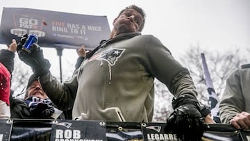 BOSTON, MA - FEBRUARY 07: Rob Gronkowski of the New England Patriots spikes a beer can during the Super Bowl victory parade on February 7, 2017 in Boston, Massachusetts. The Patriots defeated the Atlanta Falcons 34-28 in overtime in Super Bowl 51.   Billie Weiss/Getty Images/AFP
 == FOR NEWSPAPERS, INTERNET, TELCOS &amp; TELEVISION USE ONLY ==