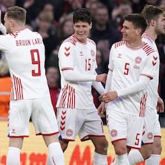 Dinamarca, con un gran Eriksen, pasa por encima de Serbia