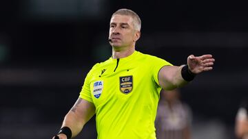 Así es Anderson Daronco, el árbitro del Junior - Colo Colo de Copa Libertadores.