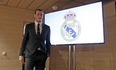 Gareth Bale estuvo acompañado en la rueda de prensa por Emilio Butrageño.