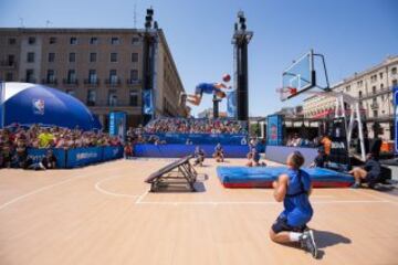 Zaragoza se engalana y disfruta al máximo con el NBA Zone