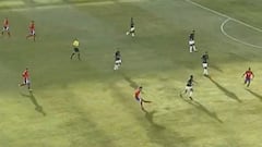 Loyola remató desde fuera del área y Alexis Sánchez reaccionó de forma inesperada: esto hizo