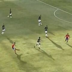 Loyola remató desde fuera del área y Alexis Sánchez reaccionó de forma inesperada: esto hizo