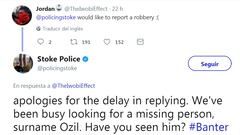 La polic&iacute;a de Stoke brome&oacute; sobre la ficticia desaparici&oacute;n de Ozil.