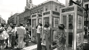 Madrid se despide de las cabinas telefónicas