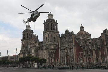 Desfile por la Independencia rinde homenaje a héroes de la salud