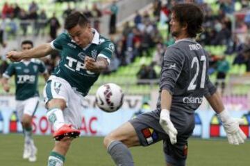 Wanderers recibe a la UC en el Estadio Elías Figueroa.